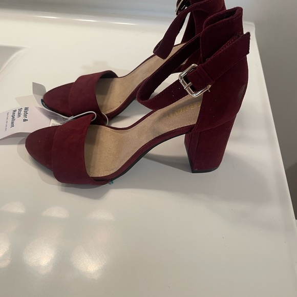 Size 6 | Old Navy | Maroon Faux-Suede High Heels | NWT - Picture 7 of 12